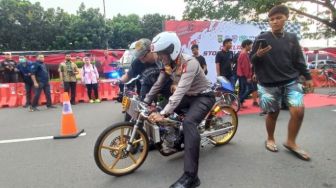 Begini Aksi Dirlantas Polda Metro Jaya Jajal Motor Drag Jelang Street Race Kemayoran
