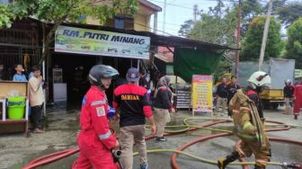 Dapur Sebuah Warung Padang di Bontang Hangus Terbakar Api, Diduga Akibat Korsleting Listrik