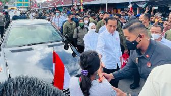 Warga Antusias Sambut Jokowi di Tanimbar, Pj Bupati: Presiden Terakhir Bung Karno yang ke Sini