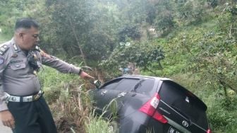 Hindari Longsoran, Mobil Avanza Masuk Jurang di Berastagi