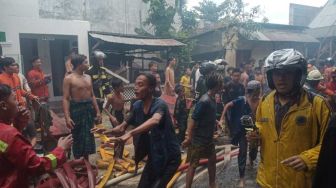 Jelang Warga Jumatan Rumah di Pekapuran Laut Terbakar