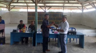 Pemerintah Desa Peleru Gelar Sertijab Kades Terpilih dan Kades Lama