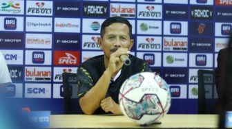 Cerita Coach Djanur Sampai Lemas Pagi-pagi Dengar Ratusan Orang Tewas karena Tragedi Kanjuruhan