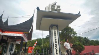 Tugu Fotokopi, Tugu Unik di Tanah Datar Sumatera Barat