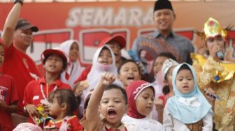 Meriahkan Panggung Gembira, Plt Wali Kota Bekasi Disambut Ribuan Warga