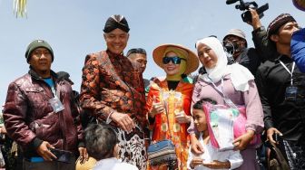 Ganjar dan Siti Atiqoh Turut Ramaikan Perhelatan Dieng Culture Festival 2022