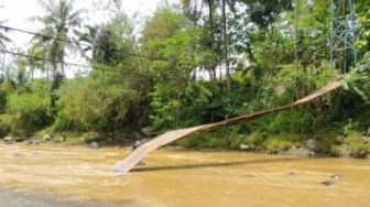 Jembatan Gantung di Cianjur yang Diresmikan Ridwan Kamil Rusak akibat Cuaca Buruk, Warga Minta Pemkab Gerak Cepat