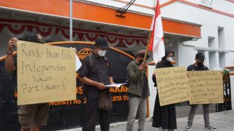 Kecewa Harga BBM Naik, Sekelompok Warga Jogja Minta Megawati Jewer Jokowi