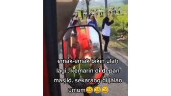 Asyik Senam di Tengah Jalan, Emak-Emak Ras Terkuat Bikin Sopir Truk Harus Ngalah