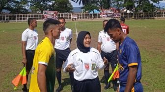 Potret Mitra Coriena, Wasit Wanita Berhijab yang Jadi Sorotan di Bonas Cup 2022