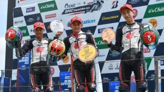 Bikin Bangga! Pembalap 14 Tahun Indonesia Decksa Almer Raih Podium Tertinggi di Ajang Thailand Talent Cup 2022