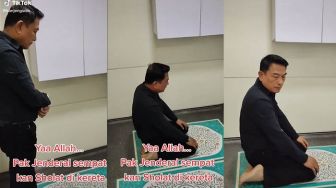 Viral Moeldoko Salat di dalam Gerbong Kereta Api, Warganet: Ini Pemimpin Kami