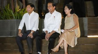 Potret Keakraban Jokowi dan Presiden Filipina saat Jalan-Jalan ke Sarinah
