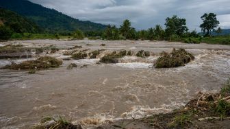 Lahan pertanian yang rusak akibat terkena banjir setelah jebolnya tanggul Sungai Gumbasa di Desa Pakuli Utara, Gumbasa, Sigi, Sulawesi Tengah, Selasa (6/9/2022). [ANTARA FOTO/Basri Marzuki/tom]