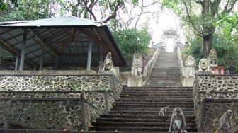 Sejarah Pura Gunung Pengsong Lombok, Pernah Menyimpan Harta Karun Koin Emas