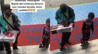 Ajak Anak saat Kerja, Driver Ojol Ini Banjir Doa dari Warganet