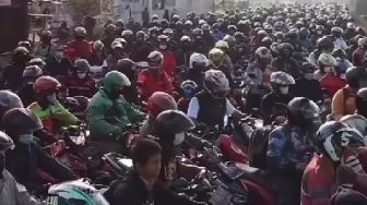 Terpopuler: Lautan Manusia Pencari Nafkah di Jalan Bekasi, Wulan Guritno dan Sabda Ahessa Sudah Menikah?