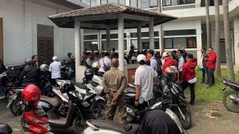 Geruduk Kantor DPRD, Honorer di Bandung Barat Minta Kejelasan Gaji dan Pertanyakan Nasib Mereka