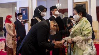 Presiden Jokowi Lantik Azwar Anas Sebagai MenPAN RB di Istana, Megawati Beri Selamat Langsung