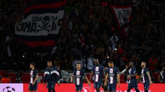 Para pemain Paris Saint-Germain (PSG) merayakan kemenangan 2-1 atas Juventus setelah berakhirnya matchday pertama Grup H Liga Champions 2022/2023 antara PSG vs Juventus di Stadion Parc des Princes di Paris, pada 6 September 2022 waktu setempat.
Anne-Christine POUJOULAT / AFP.