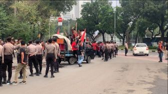 Usai Bakar Spanduk Prabowo hingga Tiduran saat Demo Tolak BBM Naik, Massa Mahasiswa di Patung Kuda Bubar Jalan