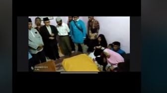 Beredar Video Pemulangan Jenazah Santri Gontor ke Keluarga, Disebut Terjatuh di Kamar Mandi