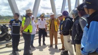 Jembatan Sungai Masamba Luwu Utara Mulai Dibuka