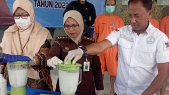 BNNP Aceh Musnahkan 2 Kg Sabu dengan Blender