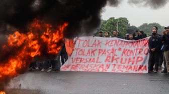 Legislator PKS Tebar Puluhan Spanduk di Bekasi Dukung Demo Tolak Kenaikan BBM