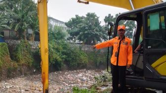 Ratusan Ton Sampah Sungai Diangkut Pemkab Bekasi, dari Kali Jambe hingga Hilir Desa Jejalenjaya
