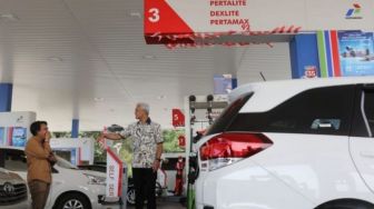 Ganjar Pranowo Sidak Pengendara Mobil Beli BBM Subsidi, Saat Ditanya Alasannya Bikin Geleng-Geleng Kepala