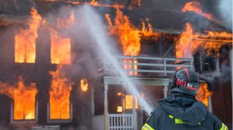 Kebakaran Hanguskan 9 Rumah Di Palmerah, Seorang Balita Jadi Korban