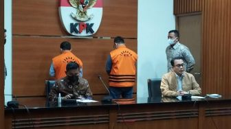 KPK Tetapkan Tiga Tersangka Penyuap Bupati Mamberamo Tengah Ricky Ham Pagawak