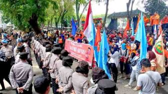 Buruh Minta Pemerintah Batalkan Kenaikan BBM