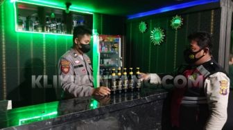 Razia Miras di Bontang, 10 Botol Disita Aparat dari Tempat Karaoke