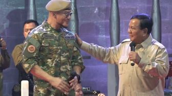 Deddy Corbuzier Bela Pemerintah Soal MBG, Netizen Ungkit Jasa Prabowo Beri Pangkat Letkol Tituler