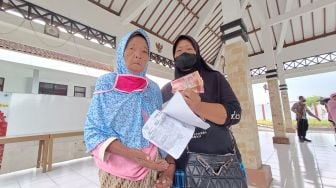 Curhatan Penerima Bantuan BLT BBM, Mbah Siwen: Alhamdulillah, Tapi Segini Ya Tidak Cukup