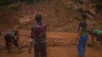 Dua Rumah di Campaka Cianjur Tertimbun Longsor, Puluhan Orang Diungsikan