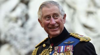Tebak-tebakan Receh, Raja Charles III Penggemar Klub Bola Apa? Arsenal atau Manchester United?