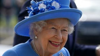 Ratu Elizabeth II Kerap Tampil dengan Outfit Warna Mencolok di Publik, Ternyata Ada Makna di Baliknya