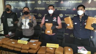 Dibayar Rp 75 Juta, Sopir Ekspedisi Nekat Bawa Ganja Ratusan Kilogram Pakai Truk Limbah