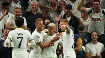 Bikin Haru, Momen Richarlison Berlinang Air Mata usai Cetak Gol Debut Bareng Spurs di Liga Champions