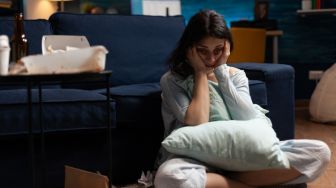 5 Efek Begadang bagi Wajah, Yuk Tidur Lebih Awal