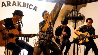 Band The Otherside Nyanyikan Lagu Cadas Versi Akustik Tanpa Distorsi