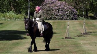 Ratu Elizabeth II Pengguna Ponsel Samsung, Terima Telepon dari Dua Orang Saja