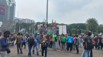 Ikut Sengsara Gegara BBM Naik, Massa Ojol: Tarif Tak Berpihak, Kami Tidak Dilindungi Negara!