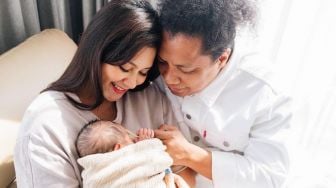 Belajar dari Indah Permatasari dan Arie Kriting, Ini 7 Tips Meluluhkan Hati Ibu Mertua