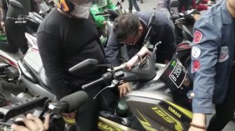Bagi-bagi Bensin Gratis, Mahasiswa Trisakti Serukan Aksi Turun ke Jalan pada 13 September Tolak Kenaikan BBM
