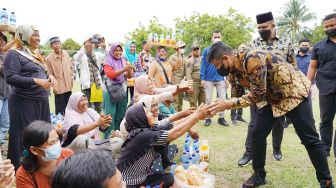Warga Sergai Bersyukur Terima Modal Usaha dari Bobby Nasution