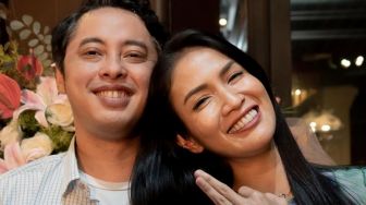 Romantis Abis, 5 Potret Pertunangan Aulia Sarah 'Badarawuhi'
